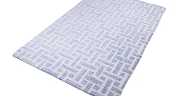 How To Choose The Perfect Irregular Rug For Small And Large Spaces?